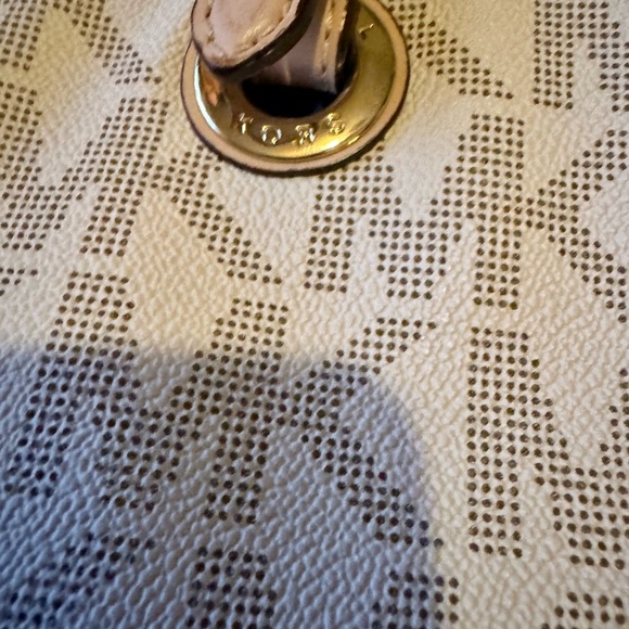 Michael Kors Tan Monogram jet set travel Tote Bag great condition - Picture 5 of 12